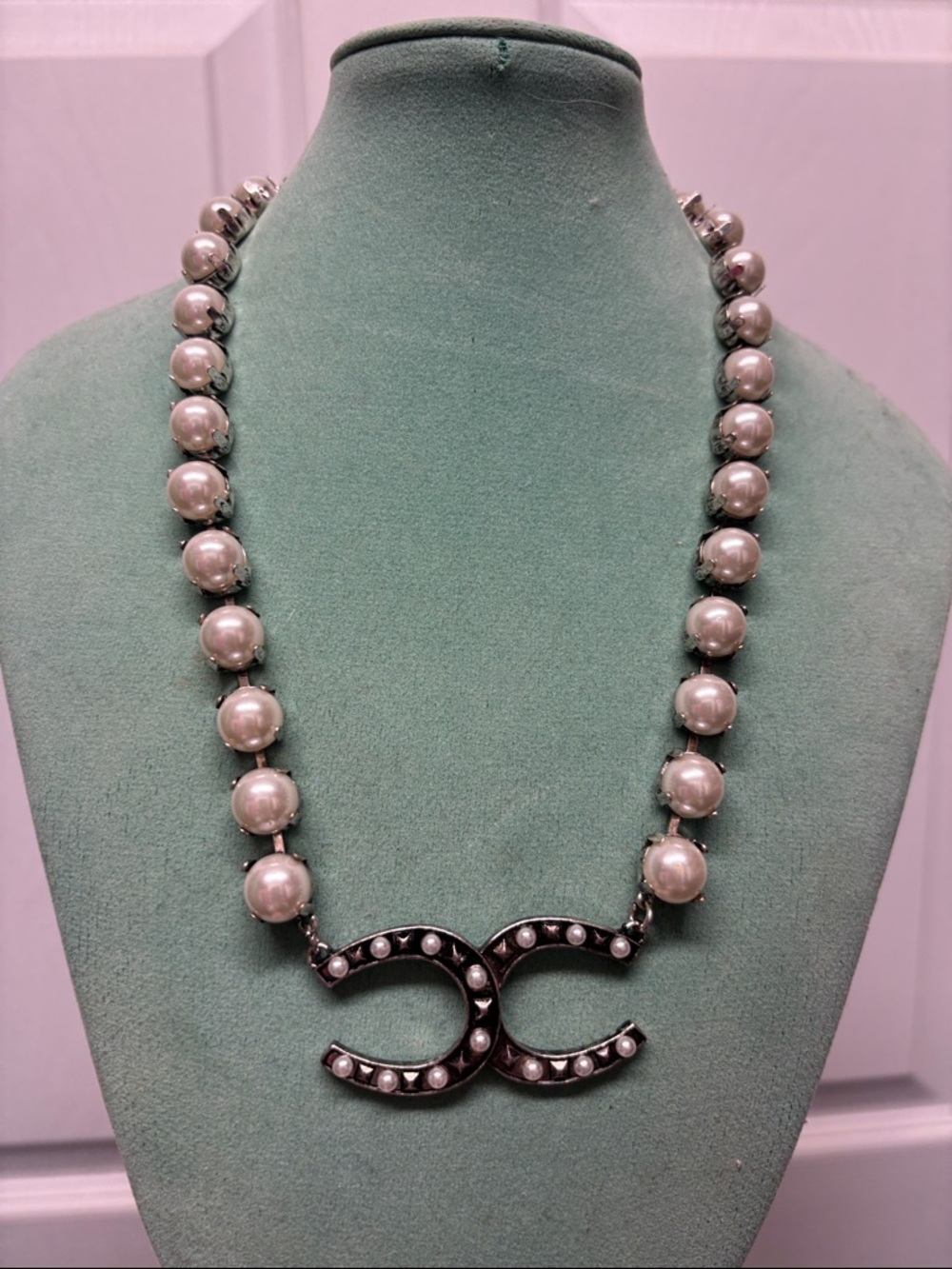 Silver Pearl Bead Necklace with Interlocking Horse Shoes - New